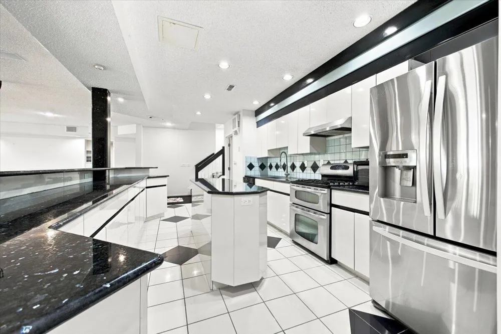 6122 Trailwood Lane West Bloomfield, MI 48322
