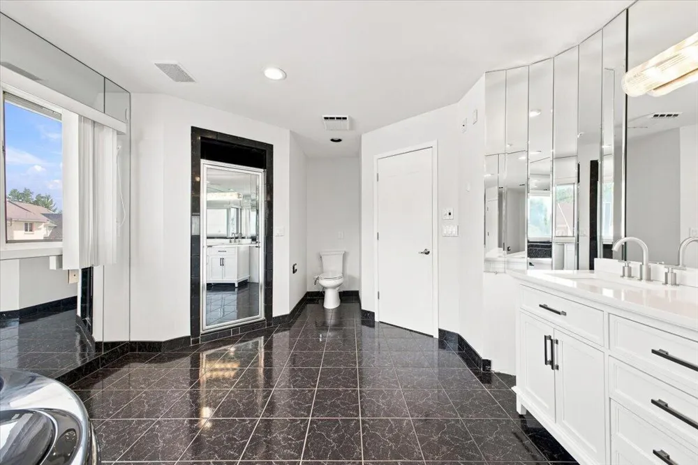 6122 Trailwood Lane West Bloomfield, MI 48322