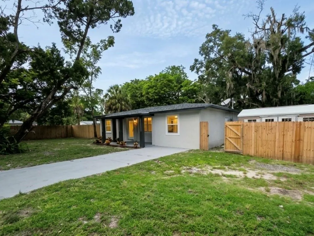 5823 MASSACHUSETTS AVENUE New Port Richey, FL 34652