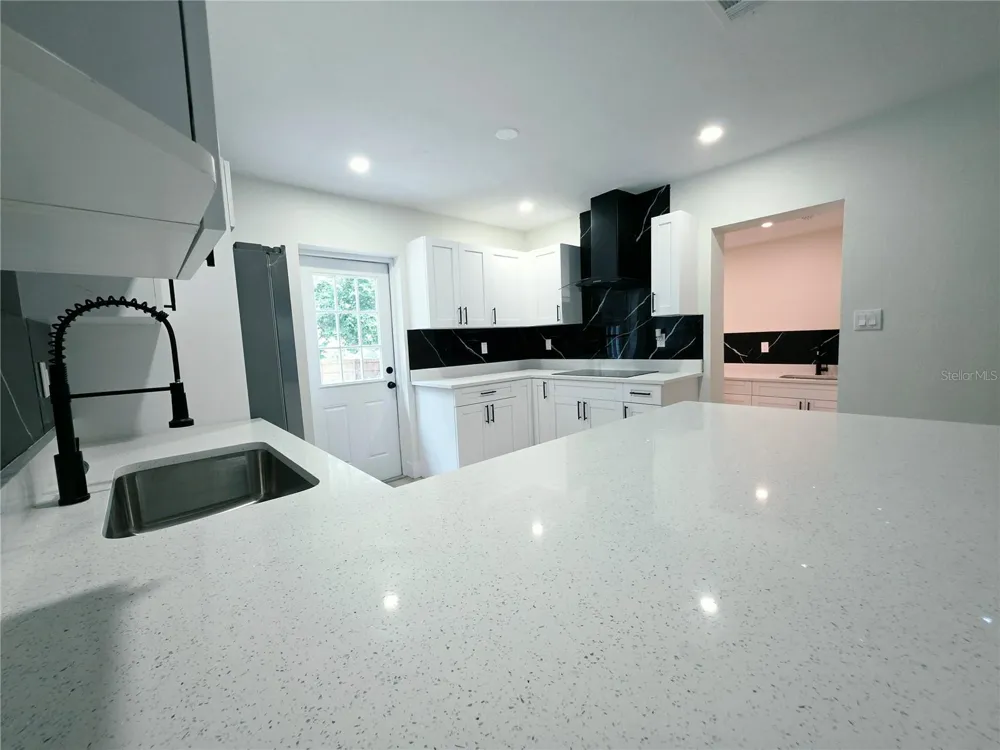 5823 MASSACHUSETTS AVENUE New Port Richey, FL 34652
