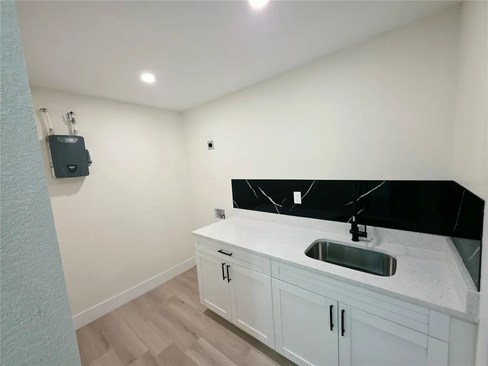 5823 MASSACHUSETTS AVENUE New Port Richey, FL 34652