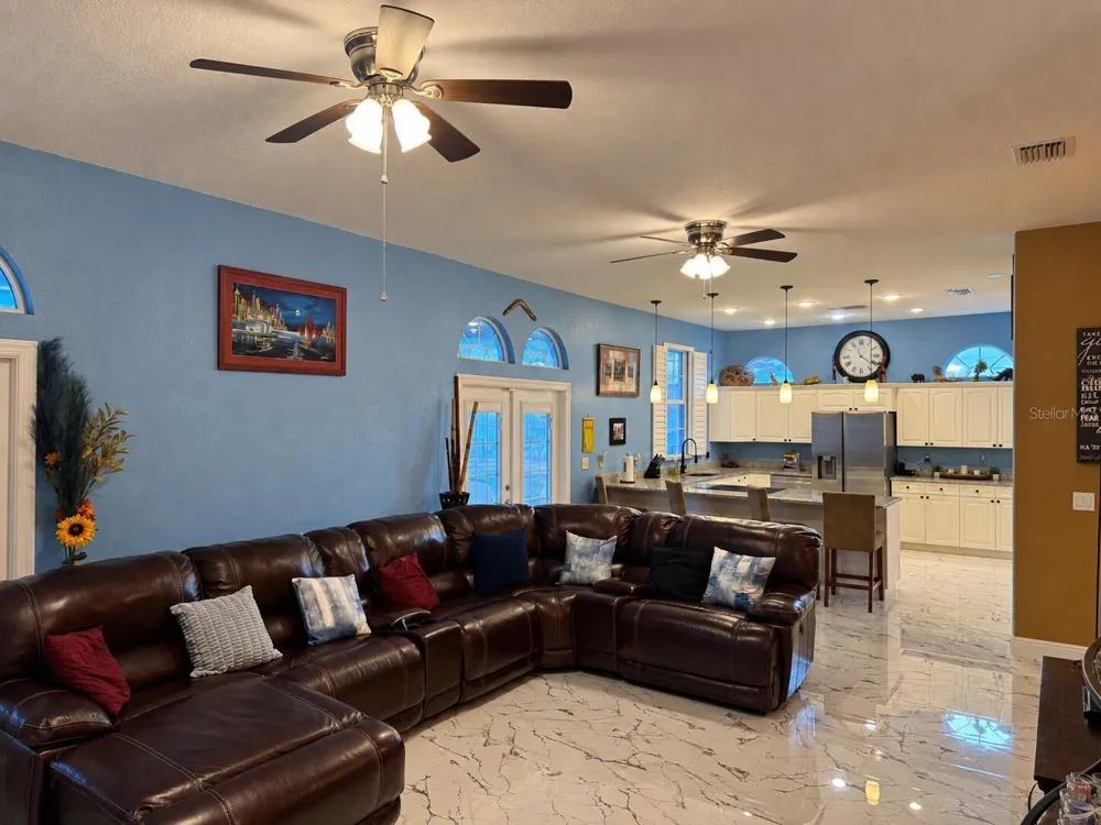 3009 W CLINTON STREET Tampa, FL 33614