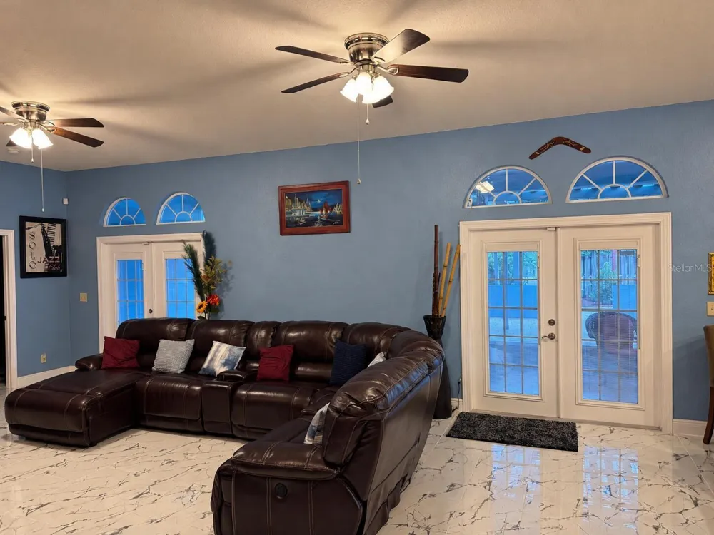 3009 W CLINTON STREET Tampa, FL 33614