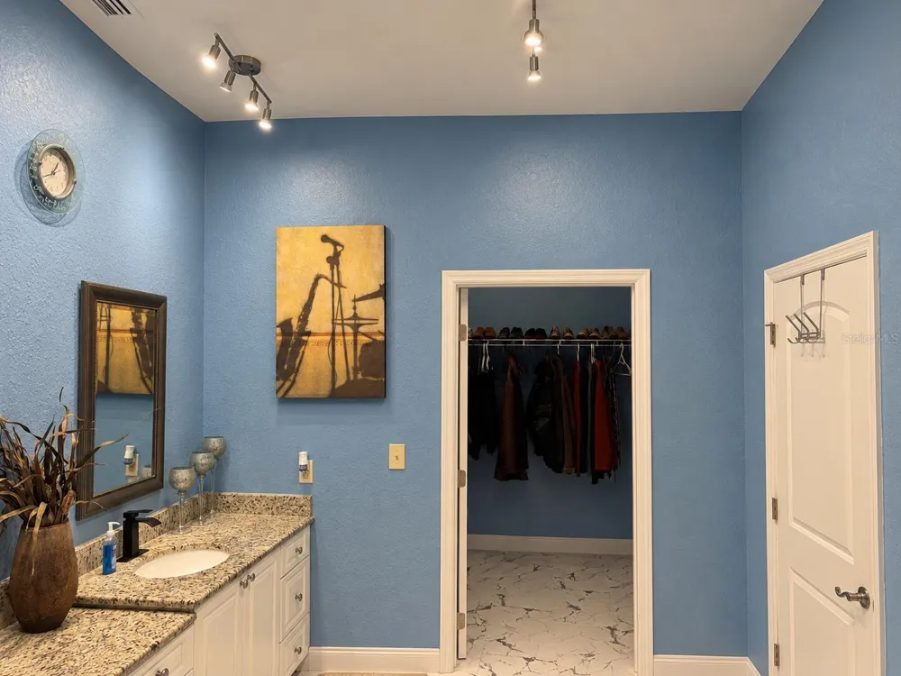 3009 W CLINTON STREET Tampa, FL 33614