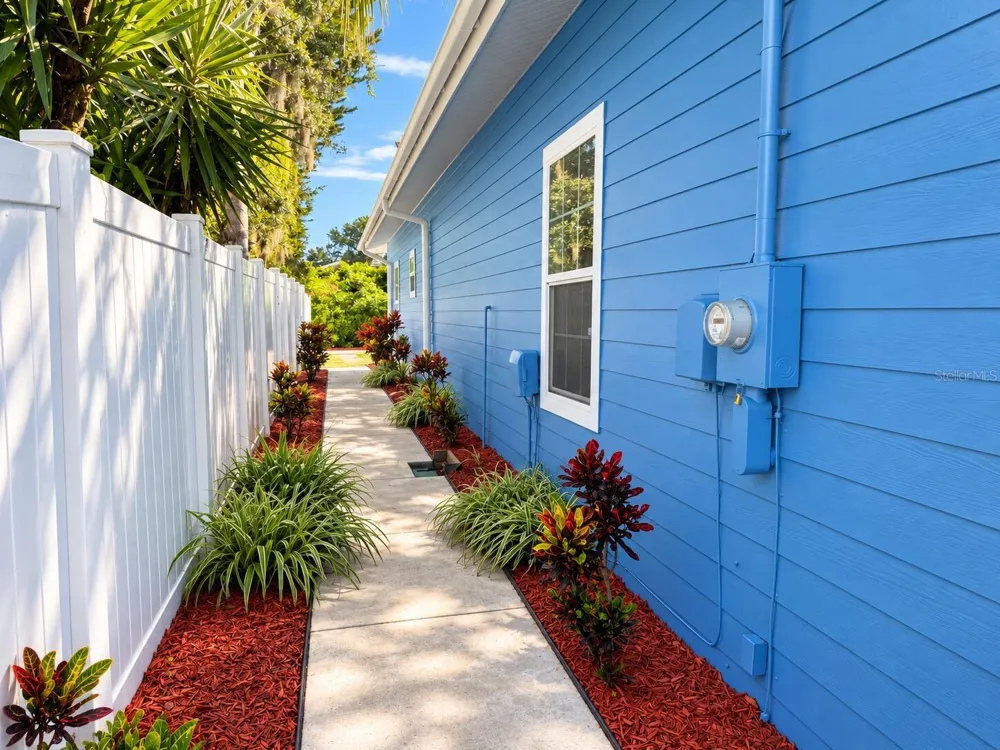 3009 W CLINTON STREET Tampa, FL 33614