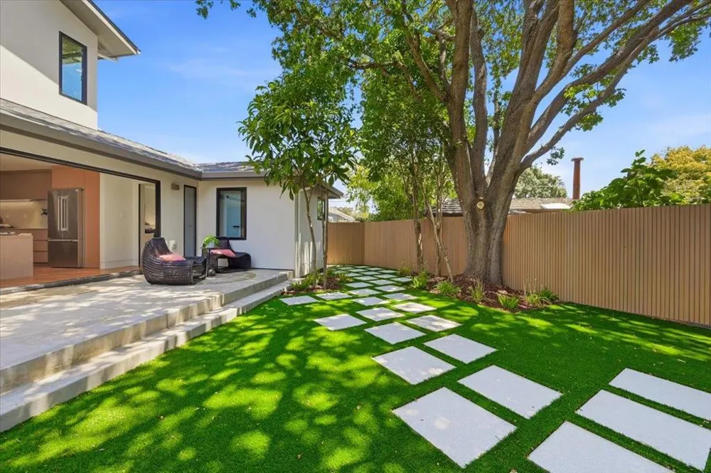 1811 Robin Whipple Way Belmont, CA 94002