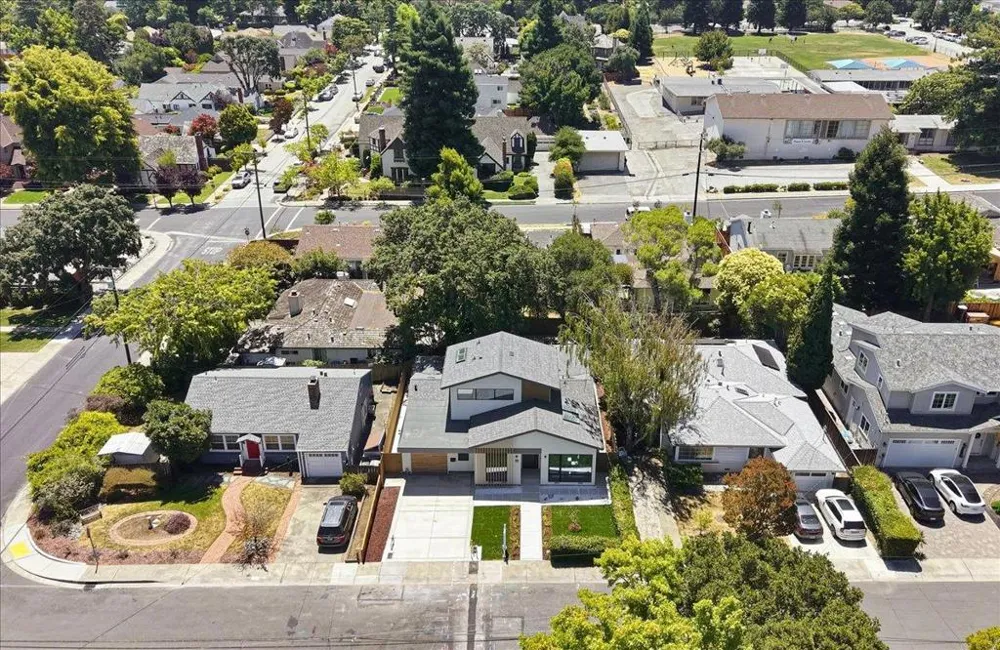 1811 Robin Whipple Way Belmont, CA 94002