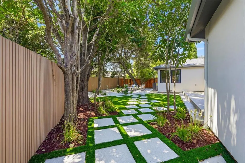 1811 Robin Whipple Way Belmont, CA 94002