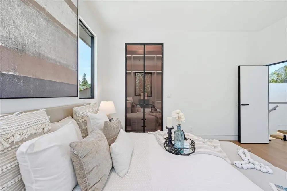 1811 Robin Whipple Way Belmont, CA 94002