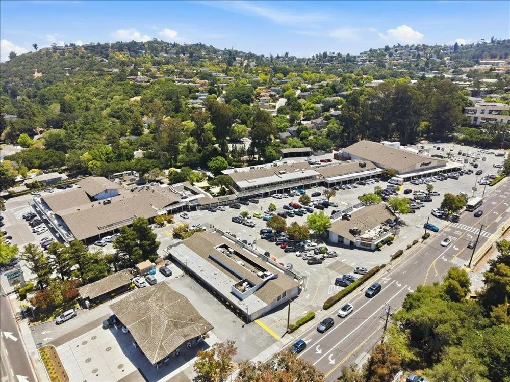 1811 Robin Whipple Way Belmont, CA 94002