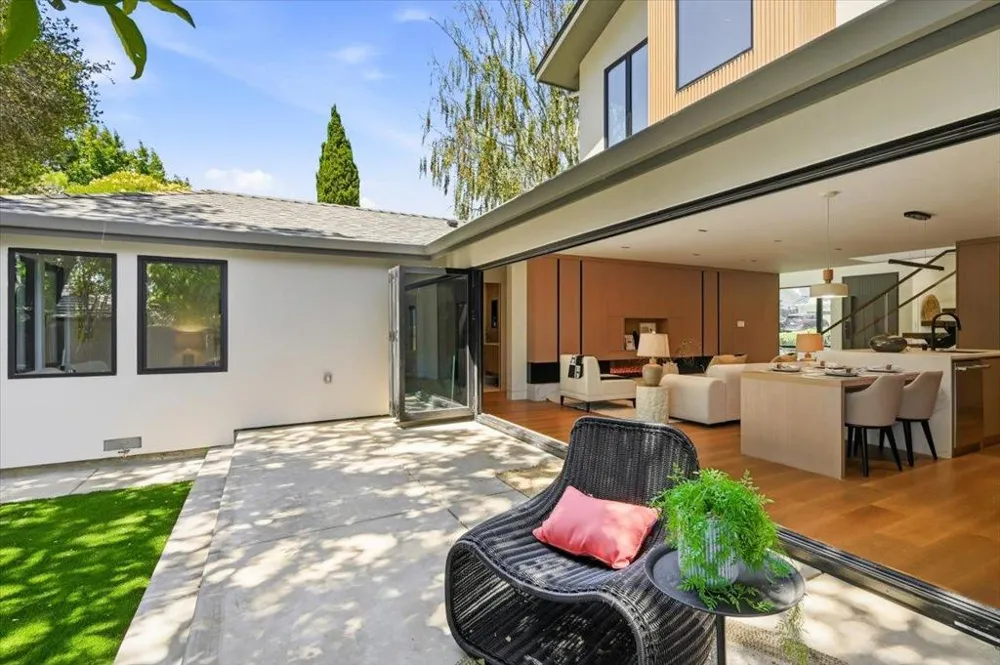 1811 Robin Whipple Way Belmont, CA 94002
