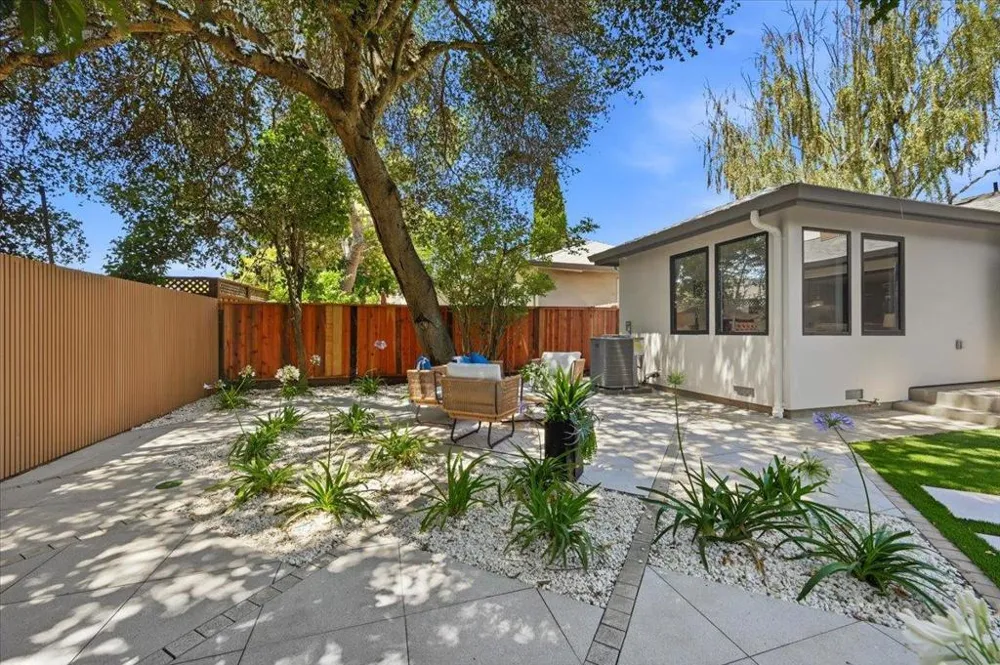 1811 Robin Whipple Way Belmont, CA 94002
