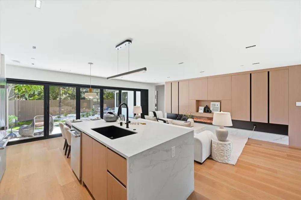 1811 Robin Whipple Way Belmont, CA 94002