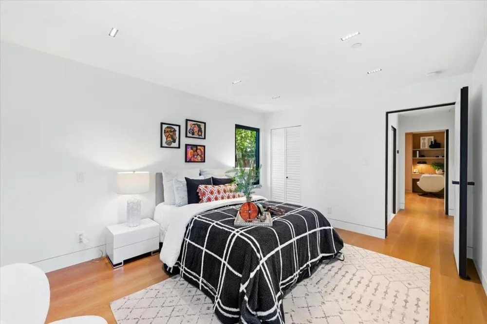 1811 Robin Whipple Way Belmont, CA 94002
