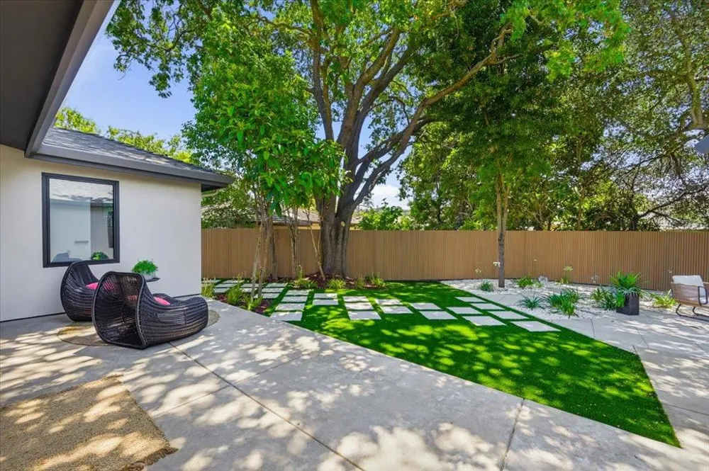 1811 Robin Whipple Way Belmont, CA 94002