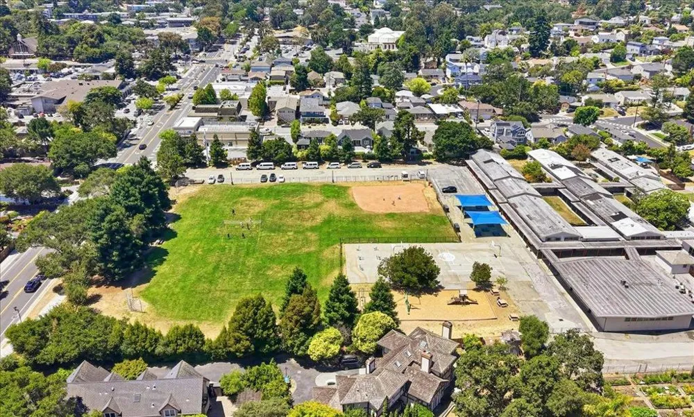 1811 Robin Whipple Way Belmont, CA 94002