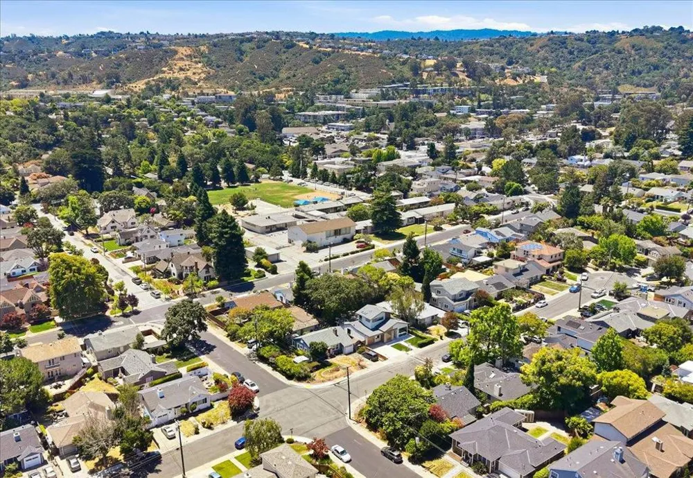 1811 Robin Whipple Way Belmont, CA 94002