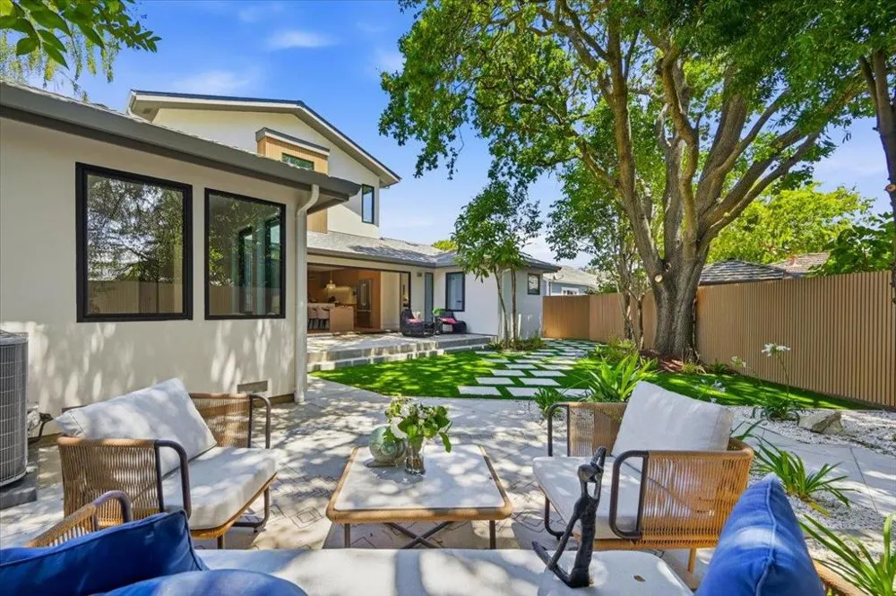 1811 Robin Whipple Way Belmont, CA 94002