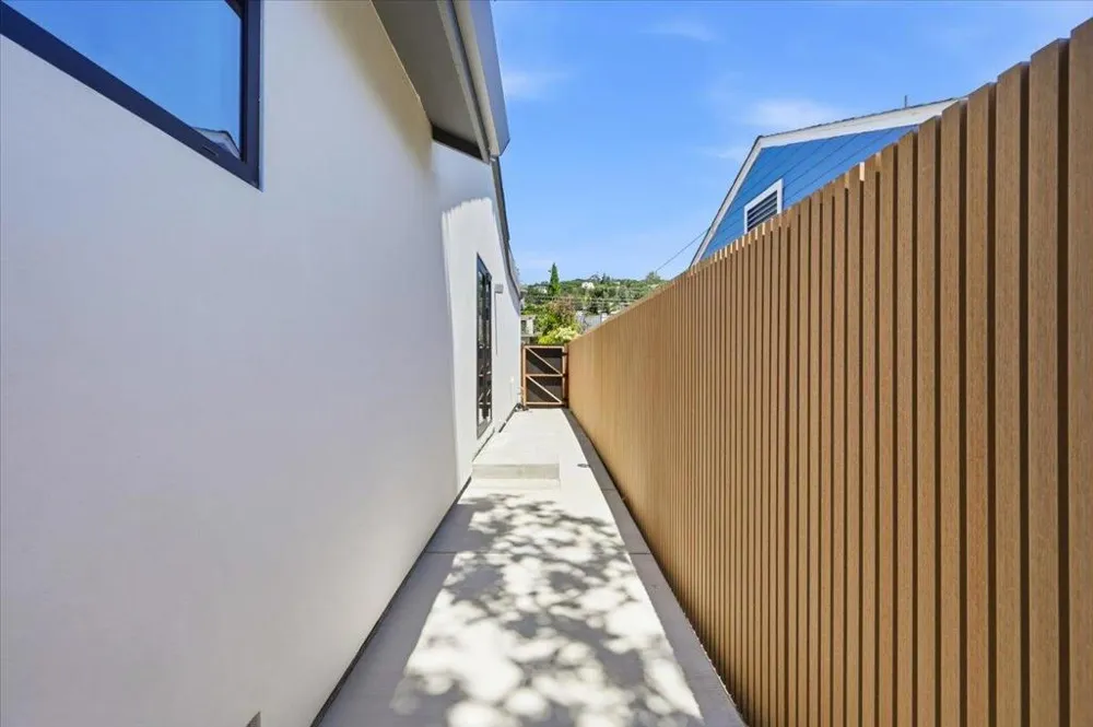 1811 Robin Whipple Way Belmont, CA 94002