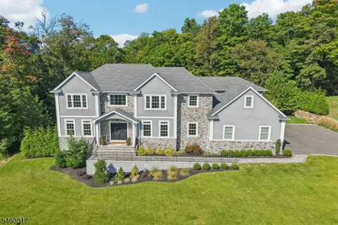 10 Massola Dr