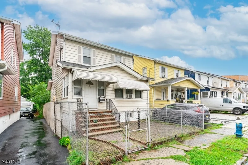 27 Philip Pl Irvington, NJ 07111