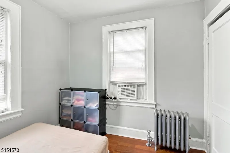 27 Philip Pl Irvington, NJ 07111