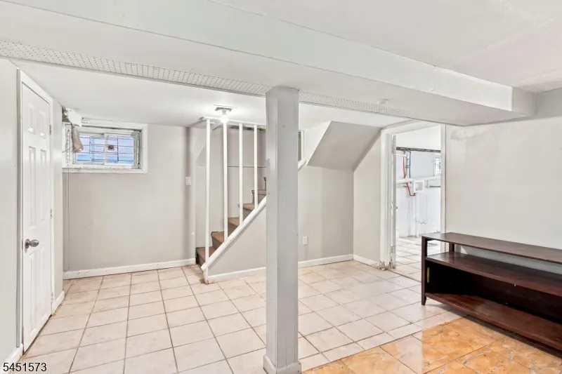 27 Philip Pl Irvington, NJ 07111