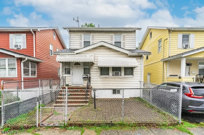 27 Philip Pl Irvington, NJ 07111