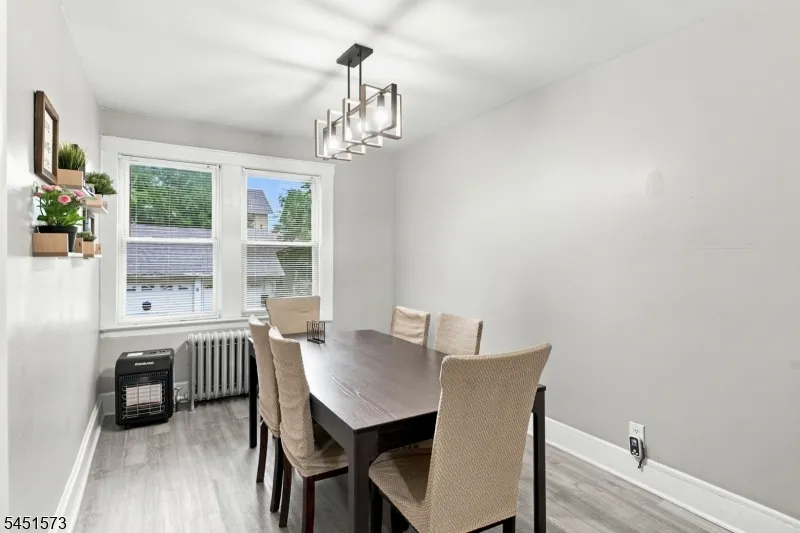 27 Philip Pl Irvington, NJ 07111