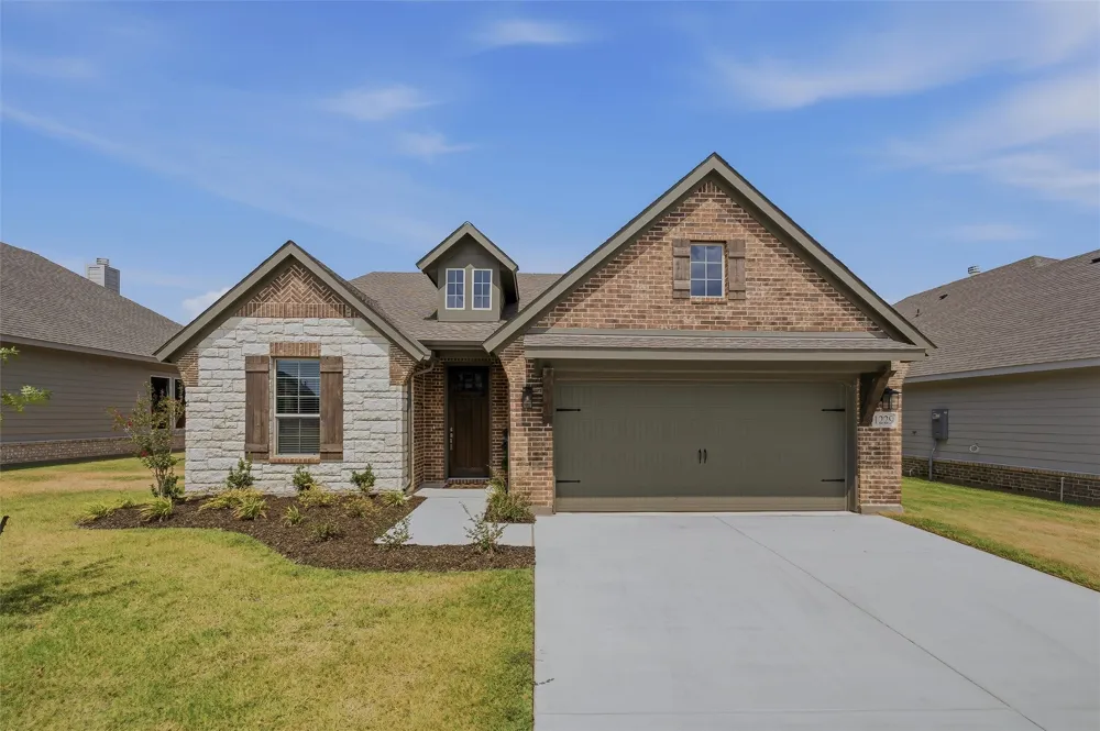 1229 Sabine River Lane Springtown, TX 76082