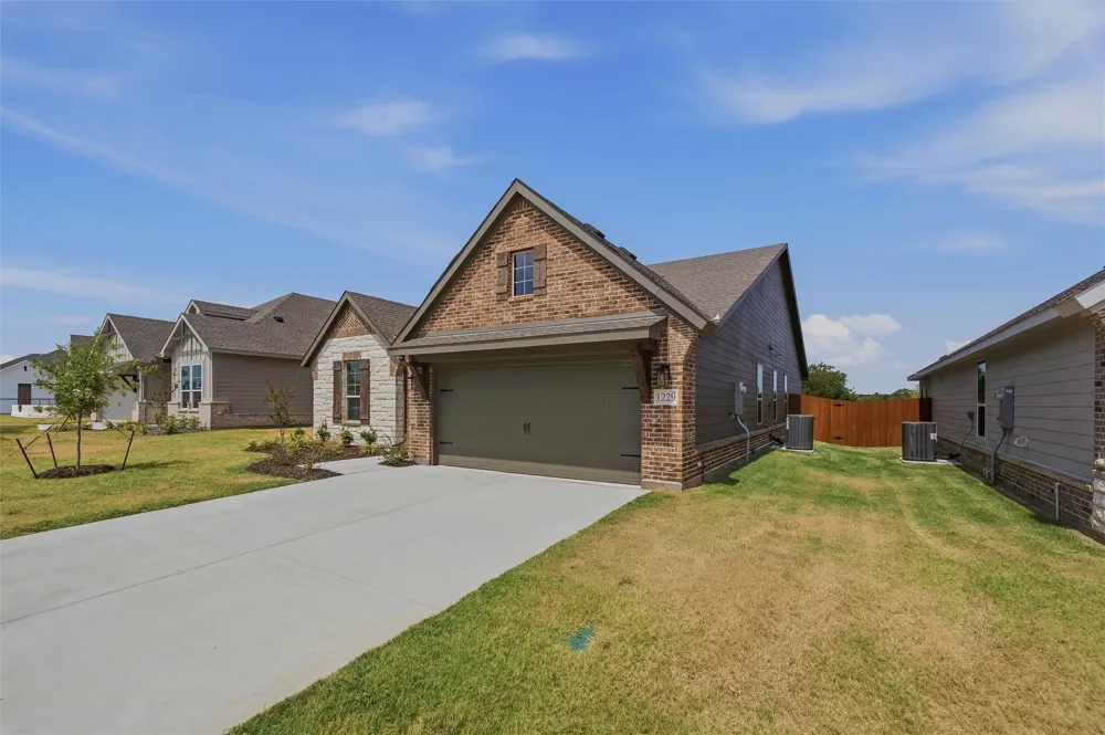 1229 Sabine River Lane Springtown, TX 76082