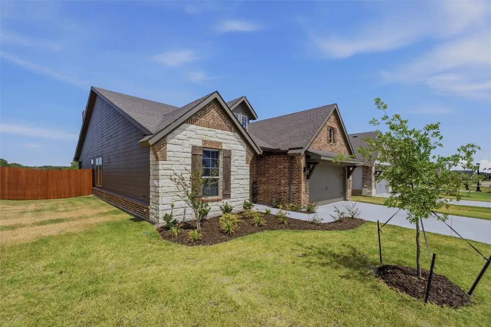 1229 Sabine River Lane Springtown, TX 76082