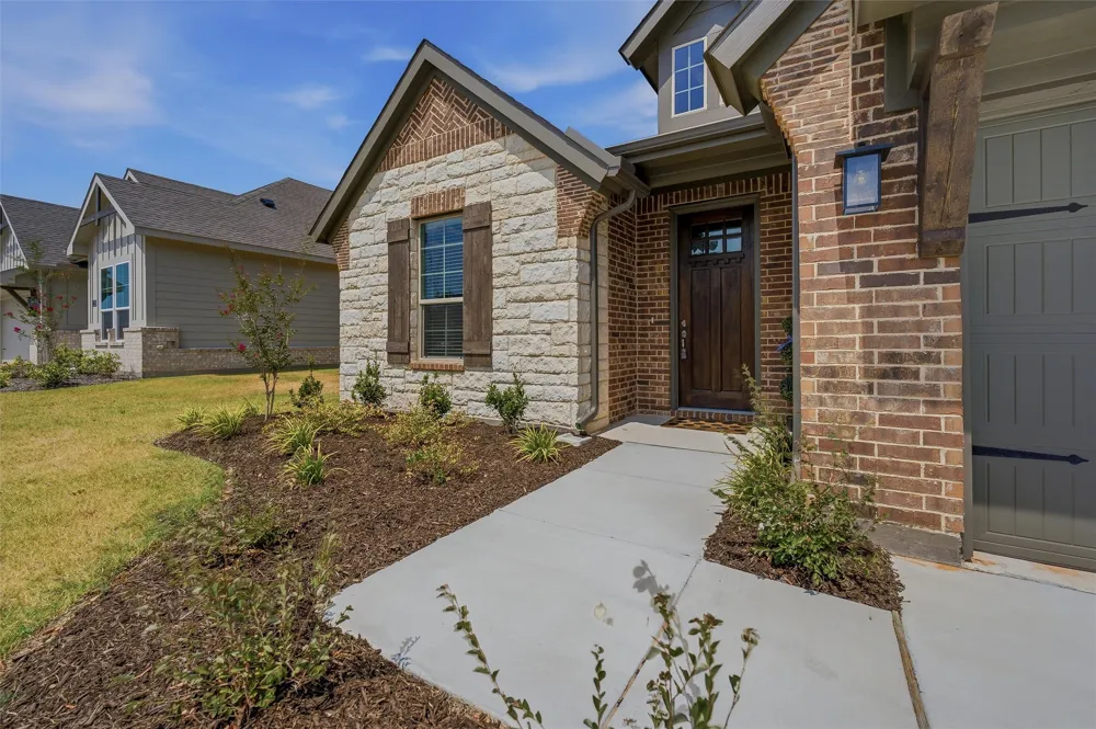1229 Sabine River Lane Springtown, TX 76082