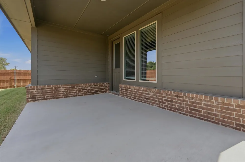 1229 Sabine River Lane Springtown, TX 76082