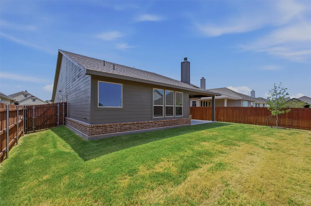 1229 Sabine River Lane Springtown, TX 76082