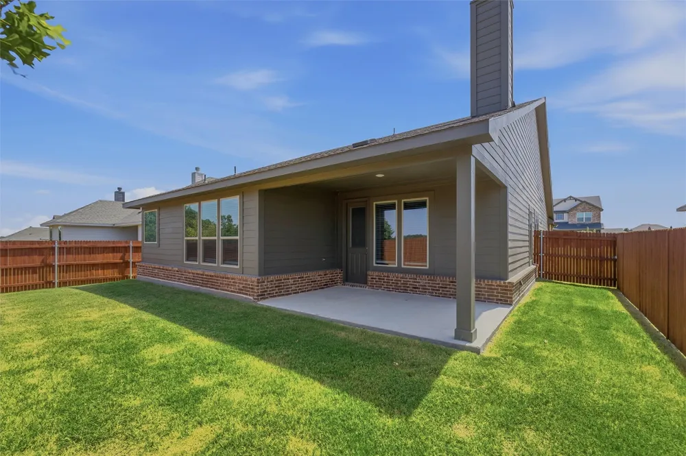 1229 Sabine River Lane Springtown, TX 76082