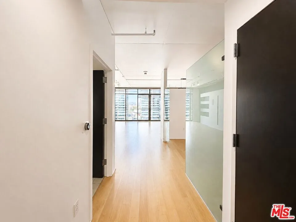 1100 S Hope Street #1510 Los Angeles, CA 90015