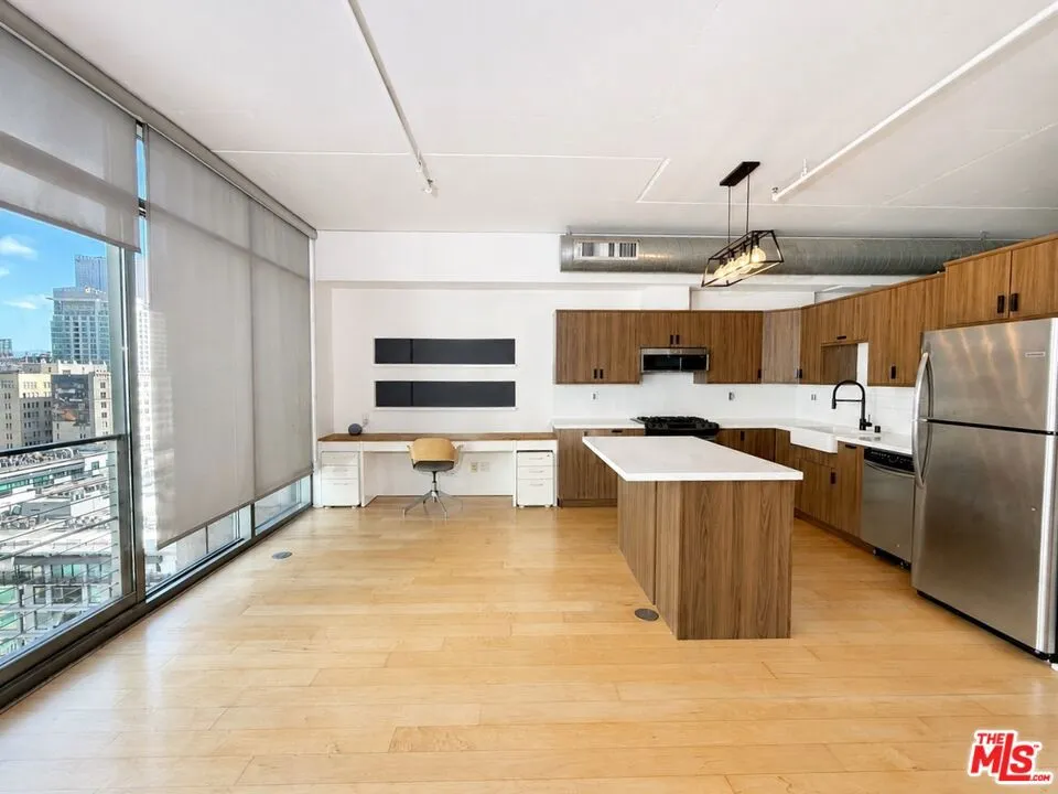 1100 S Hope Street #1510 Los Angeles, CA 90015