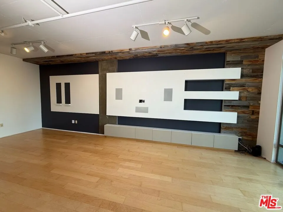 1100 S Hope Street #1510 Los Angeles, CA 90015