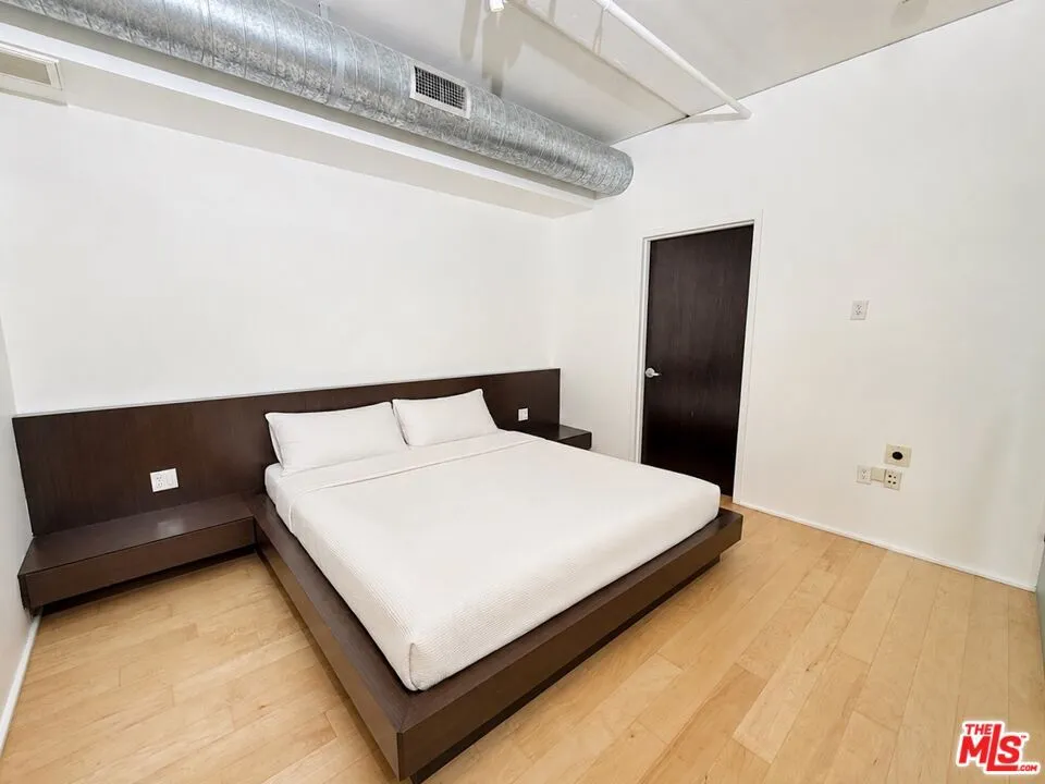 1100 S Hope Street #1510 Los Angeles, CA 90015