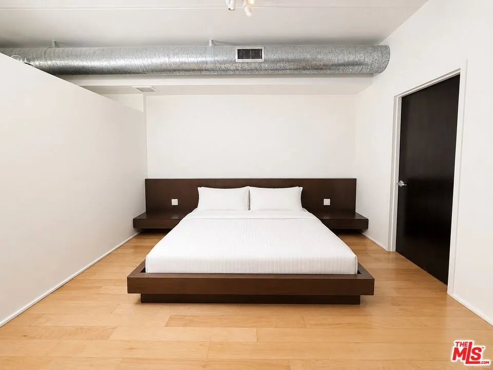 1100 S Hope Street #1510 Los Angeles, CA 90015