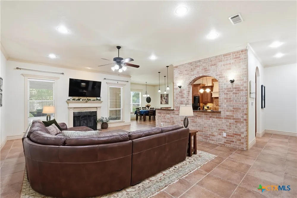 385 Green Park Drive Belton, TX 76513