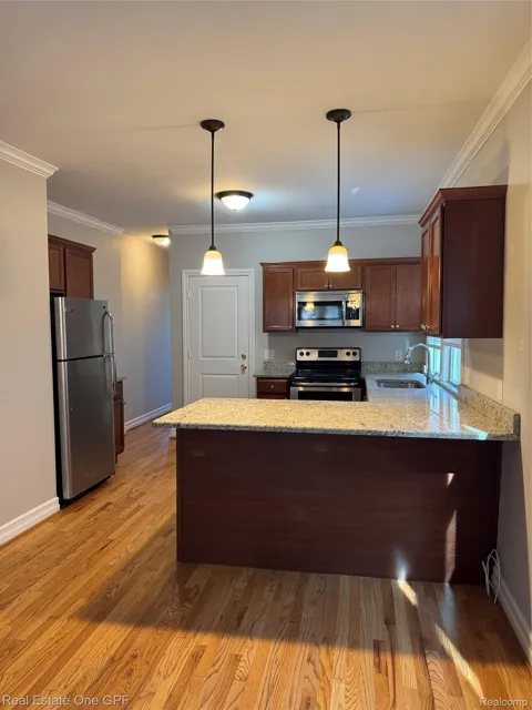 1014 BEACONSFIELD