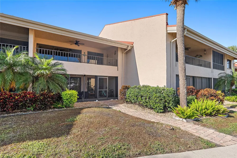 4780 BRITTANY DRIVE S #11 St Petersburg, FL 33715