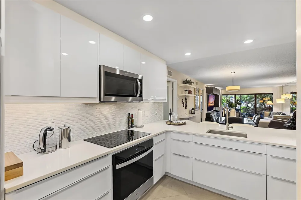 4780 BRITTANY DRIVE S #11 St Petersburg, FL 33715