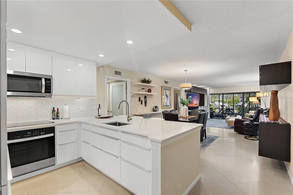 4780 BRITTANY DRIVE S #11 St Petersburg, FL 33715