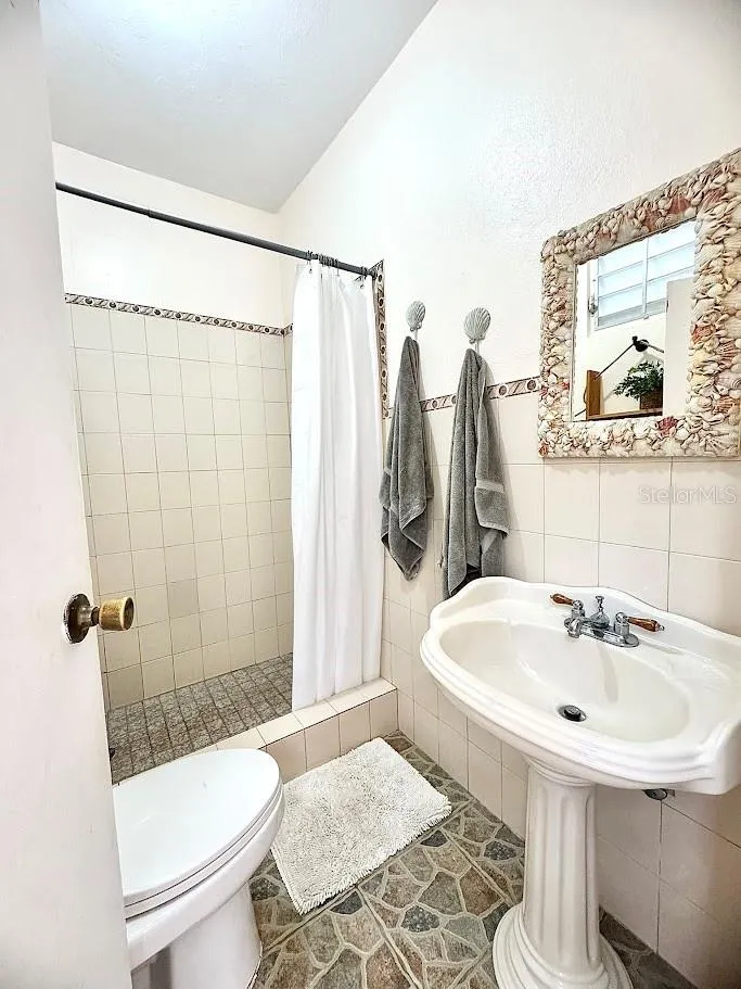 425 MAGNOLIA Vieques, PR 00765