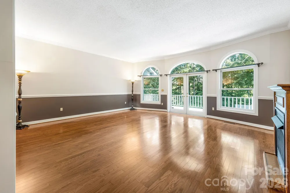13 Lowry Lane Weaverville, NC 28787