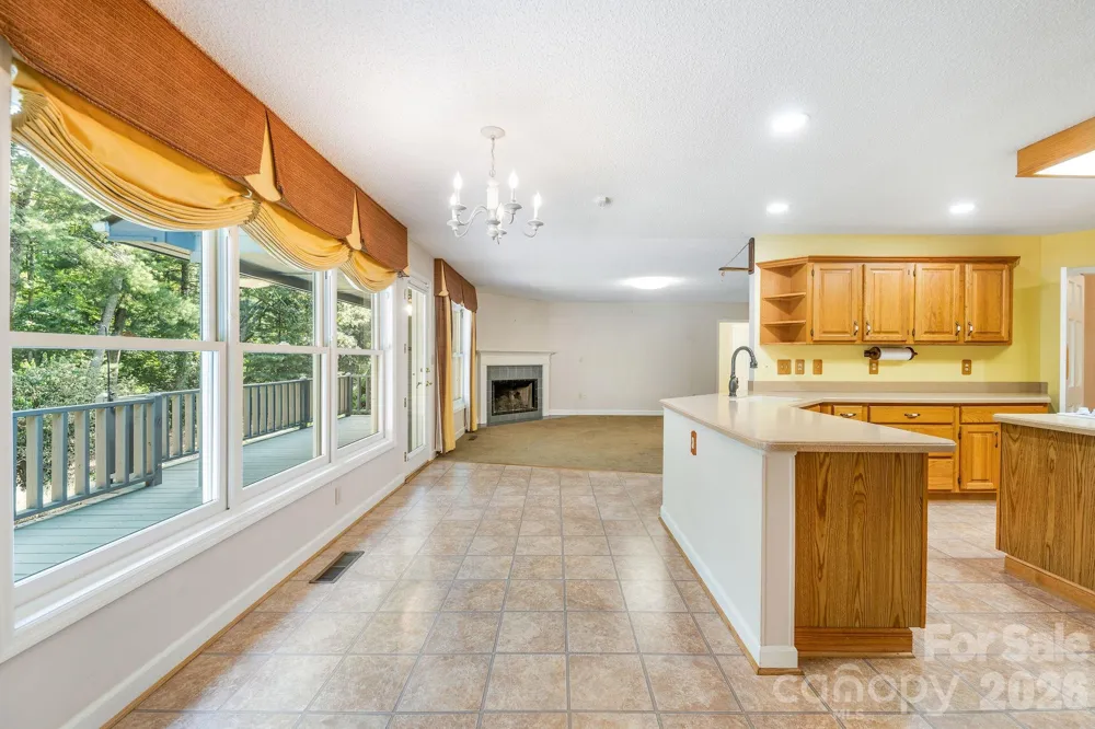 13 Lowry Lane Weaverville, NC 28787