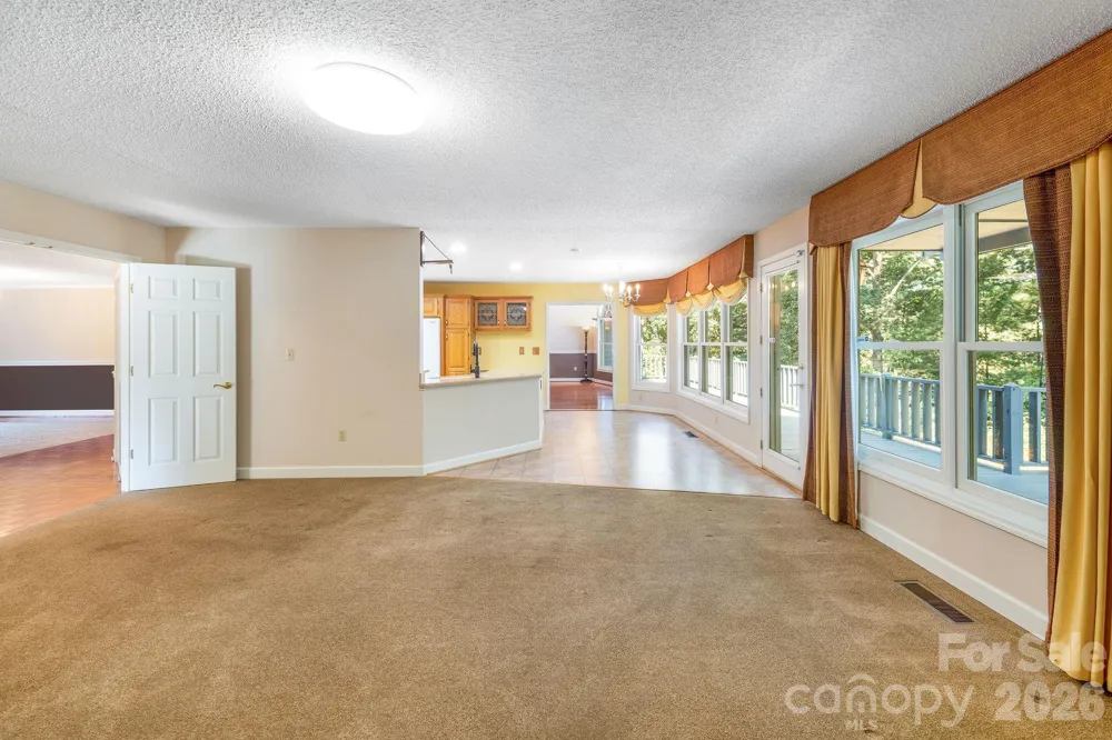 13 Lowry Lane Weaverville, NC 28787